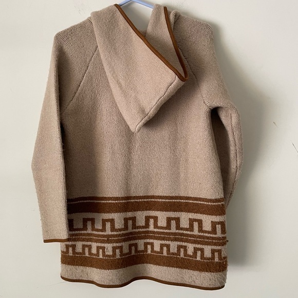 Zara Giles’s winter collection. Knitwear outerwear. kids sweater with hoodie - Picture 2 of 3